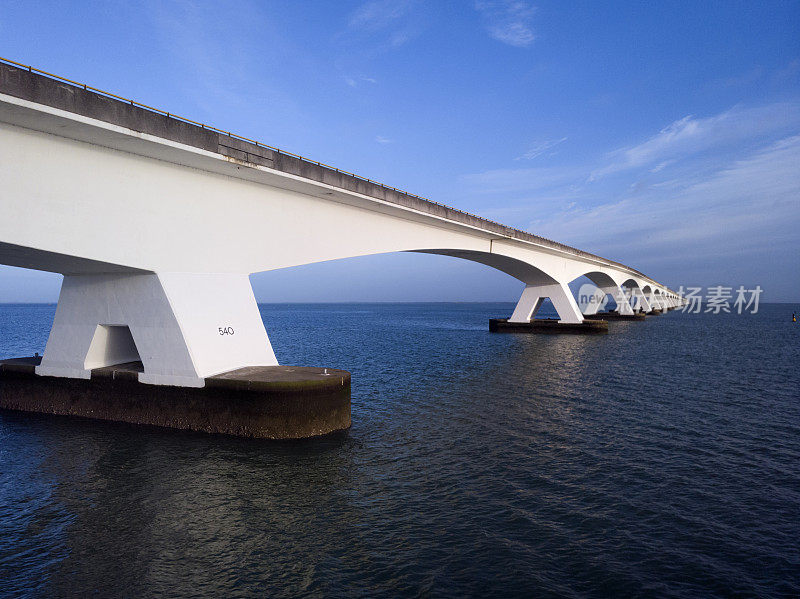 荷兰泽兰省的泽兰大桥(Zeelandbrug, Zeeland Bridge)